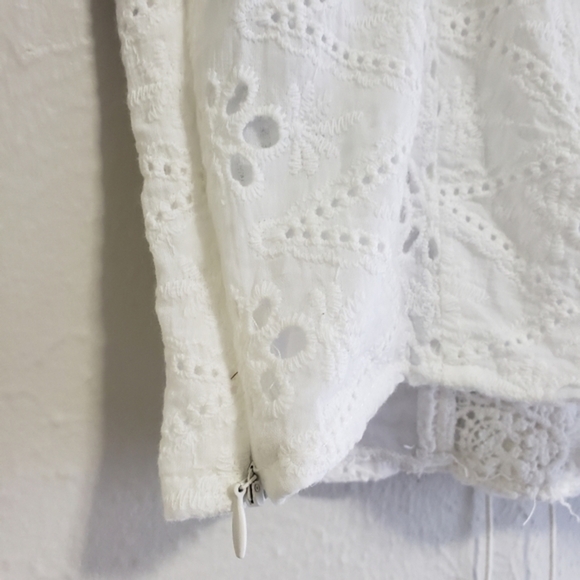 Elegant White Lace Off-Shoulder Top - Picture 12 of 16